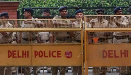 दिल्ली दहलाने की बड़ी साजिश नाकाम! तमिलनाडु से 6, बंगाल से 2 संदिग्ध गिरफ्तार दिल्ली दहलाने की बड़ी साजिश नाकाम! तमिलनाडु से 6, बंगाल से 2 संदिग्ध गिरफ्तार