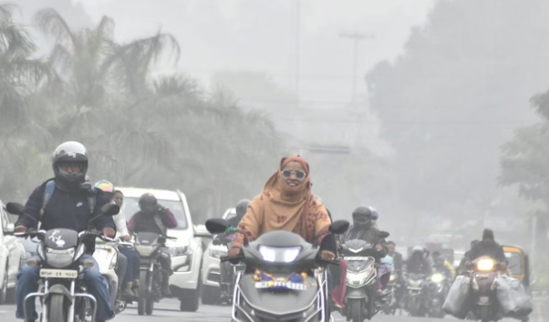 मध्यप्रदेश में बार-बार बदल रहा मौसम, किसानों की बढ़ी धड़कनें, फरवरी में चौथी बार ओले-बारिश मध्यप्रदेश में बार-बार बदल रहा मौसम, किसानों की बढ़ी धड़कनें, फरवरी में चौथी बार ओले-बारिश
