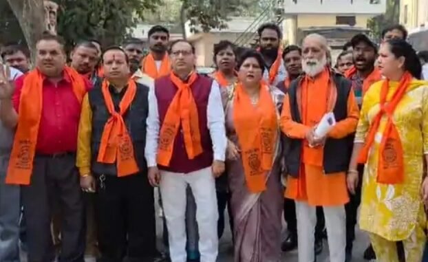 शंकराचार्य पर आरोप, आशुतोष पांडे के खिलाफ प्रदर्शन: मुजफ्फरनगर में क्रांति सेना ने… शंकराचार्य पर आरोप, आशुतोष पांडे के खिलाफ प्रदर्शन: मुजफ्फरनगर में क्रांति सेना ने…