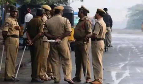 हरिद्वार में UP के ट्रक ड्राइवर फिरोज को पीटा; पहले धर्म पूछा फिर बुरी तरह… हरिद्वार में UP के ट्रक ड्राइवर फिरोज को पीटा; पहले धर्म पूछा फिर बुरी तरह…