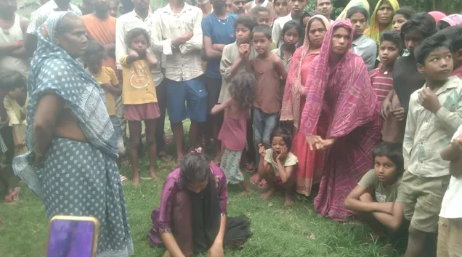 बिहार के थाने में किशोरी ने खुद को लगाई आग, पिता-भाई ने पहले जिंदा जलाने का किया था प्रयास बिहार के थाने में किशोरी ने खुद को लगाई आग, पिता-भाई ने पहले जिंदा जलाने का किया था प्रयास